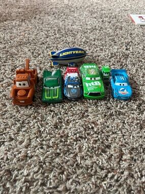 Disney Cars Mini Die-Cast Set with Green Lightning McQueen and Friends